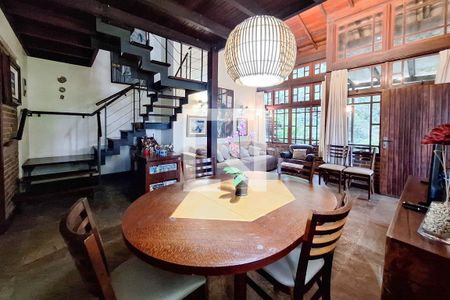 Sala de casa de condomínio à venda com 3 quartos, 210m² em Badu, Niterói
