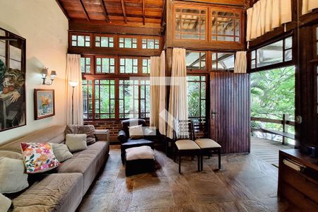 Sala de casa de condomínio à venda com 3 quartos, 210m² em Badu, Niterói