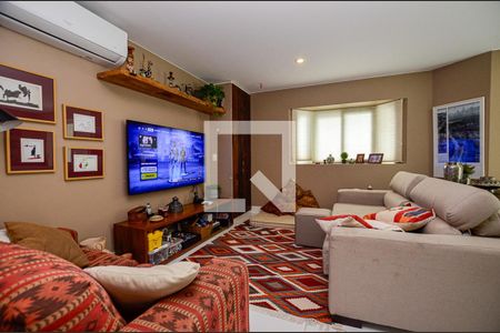 Sala de casa de condomínio à venda com 4 quartos, 180m² em São Francisco, Niterói