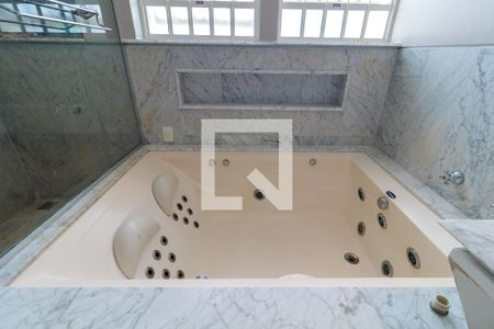 Casa para alugar com 450m², 4 quartos e 3 vagasBanheiro da Suíte