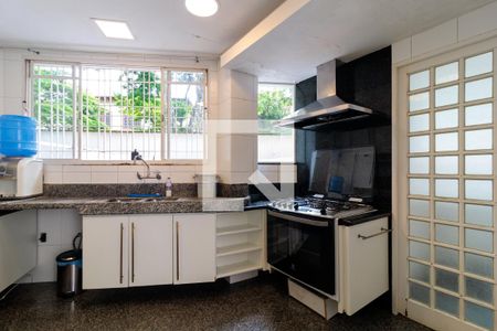 Casa para alugar com 450m², 4 quartos e 3 vagasCozinha