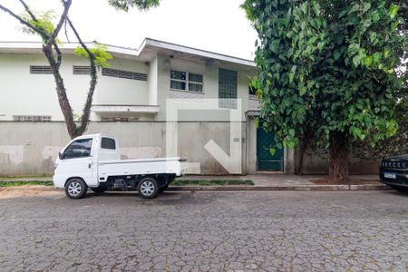 Casa para alugar com 450m², 4 quartos e 3 vagasFachada