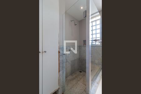 Casa para alugar com 450m², 4 quartos e 3 vagasBanheiro da Suíte