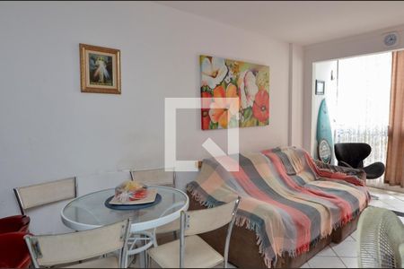 sala  de apartamento à venda com 2 quartos, 60m² em Recreio dos Bandeirantes, Rio de Janeiro