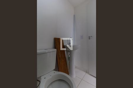 Banheiro de apartamento para alugar com 2 quartos, 34m² em Vila Tolstoi, São Paulo
