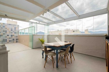 Apartamento à venda com 160m², 3 quartos e 2 vagasCobertura