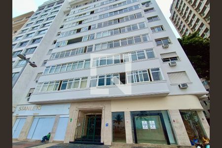 Apartamento à venda com 400m², 3 quartos e 1 vagaFachada com cartaz QA.