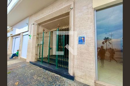 Apartamento à venda com 400m², 3 quartos e 1 vagaFachada com cartaz QA.