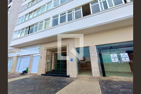 Apartamento à venda com 400m², 3 quartos e 1 vagaFachada com cartaz QA.