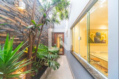 Casa à venda com 320m², 5 quartos e 2 vagas Casa à venda com 320m², 5 quartos e 2 vagasJardim de Inverno