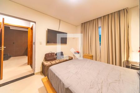 Casa à venda com 320m², 5 quartos e 2 vagas Casa à venda com 320m², 5 quartos e 2 vagasQuarto 5