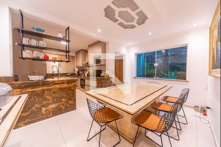 Casa à venda com 320m², 5 quartos e 2 vagas Casa à venda com 320m², 5 quartos e 2 vagasCopa