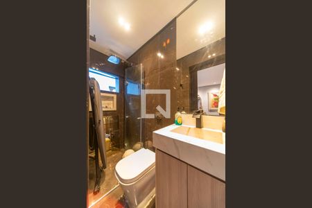 Casa à venda com 320m², 5 quartos e 2 vagas Casa à venda com 320m², 5 quartos e 2 vagasBanheiro do Quarto 4