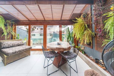 Casa à venda com 320m², 5 quartos e 2 vagas Casa à venda com 320m², 5 quartos e 2 vagasVaranda do Quarto 1