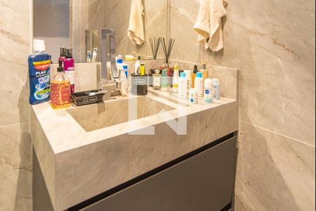 Casa à venda com 320m², 5 quartos e 2 vagas Casa à venda com 320m², 5 quartos e 2 vagasBanheiro do Quarto 3