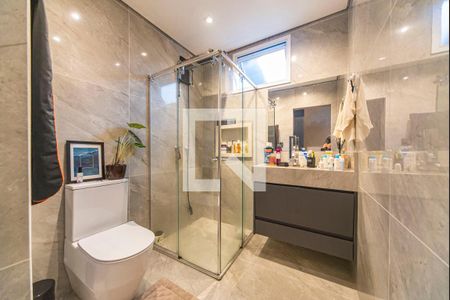 Casa à venda com 320m², 5 quartos e 2 vagas Casa à venda com 320m², 5 quartos e 2 vagasBanheiro do Quarto 3