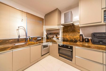 Casa à venda com 320m², 5 quartos e 2 vagas Casa à venda com 320m², 5 quartos e 2 vagasCozinha