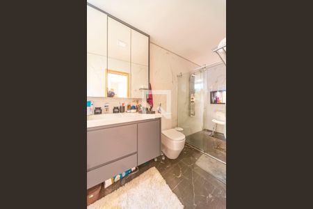 Casa à venda com 320m², 5 quartos e 2 vagas Casa à venda com 320m², 5 quartos e 2 vagasBanheiro do Quarto 1