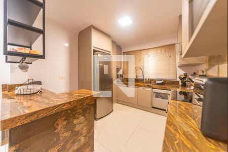 Casa à venda com 320m², 5 quartos e 2 vagas Casa à venda com 320m², 5 quartos e 2 vagasCozinha