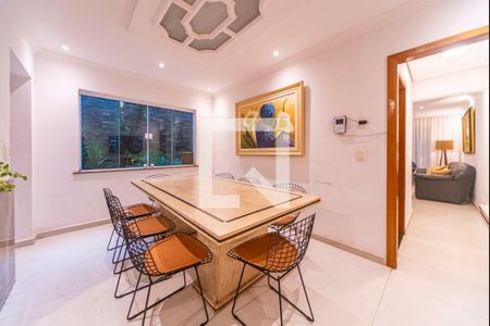 Casa à venda com 320m², 5 quartos e 2 vagas Casa à venda com 320m², 5 quartos e 2 vagasCopa