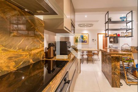 Casa à venda com 320m², 5 quartos e 2 vagas Casa à venda com 320m², 5 quartos e 2 vagasCozinha