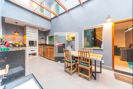 Casa à venda com 320m², 5 quartos e 2 vagas Casa à venda com 320m², 5 quartos e 2 vagasÁrea Gourmet