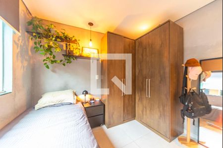 Casa à venda com 320m², 5 quartos e 2 vagas Casa à venda com 320m², 5 quartos e 2 vagasQuarto 3