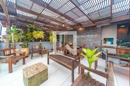 Casa à venda com 320m², 5 quartos e 2 vagas Casa à venda com 320m², 5 quartos e 2 vagasVaranda da Cobertura