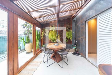 Casa à venda com 320m², 5 quartos e 2 vagas Casa à venda com 320m², 5 quartos e 2 vagasVaranda do Quarto 1