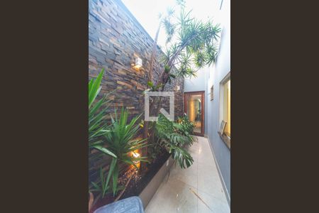 Casa à venda com 320m², 5 quartos e 2 vagas Casa à venda com 320m², 5 quartos e 2 vagasJardim de Inverno