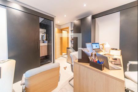 Casa à venda com 320m², 5 quartos e 2 vagas Casa à venda com 320m², 5 quartos e 2 vagasQuarto 4