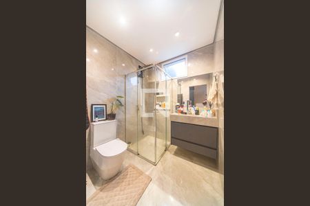 Casa à venda com 320m², 5 quartos e 2 vagas Casa à venda com 320m², 5 quartos e 2 vagasBanheiro do Quarto 3