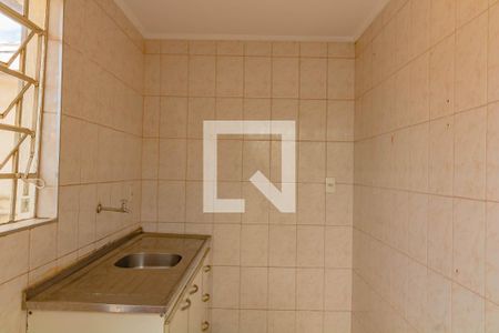 Casa à venda com 180m², 2 quartos e 2 vagas Casa à venda com 180m², 2 quartos e 2 vagasCozinha edícula