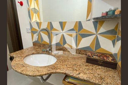 Casa à venda com 180m², 4 quartos e 1 vagaBanheiro suíte 1