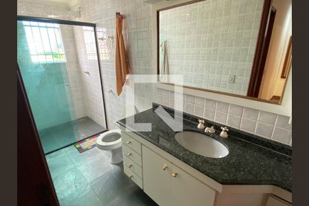 Casa à venda com 180m², 4 quartos e 1 vagaBanheiro