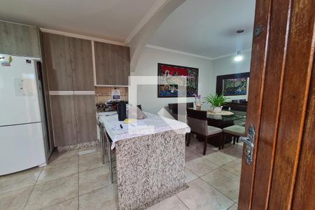 Casa à venda com 307m², 5 quartos e 4 vagas Casa à venda com 307m², 5 quartos e 4 vagasCozinha e sala de jantar