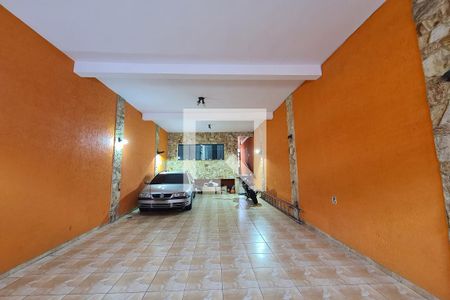 Casa à venda com 307m², 5 quartos e 4 vagas Casa à venda com 307m², 5 quartos e 4 vagasGaragem