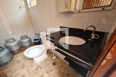 Casa à venda com 307m², 5 quartos e 4 vagas Casa à venda com 307m², 5 quartos e 4 vagasBanheiro 2