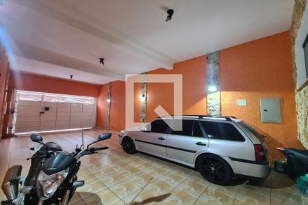 Casa à venda com 307m², 5 quartos e 4 vagas Casa à venda com 307m², 5 quartos e 4 vagasGaragem