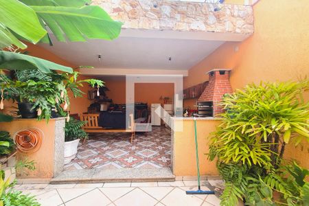 Casa à venda com 307m², 5 quartos e 4 vagas Casa à venda com 307m², 5 quartos e 4 vagasQuintal e area de serviço