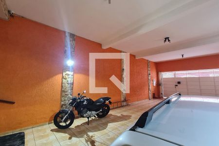 Casa à venda com 307m², 5 quartos e 4 vagas Casa à venda com 307m², 5 quartos e 4 vagasGaragem