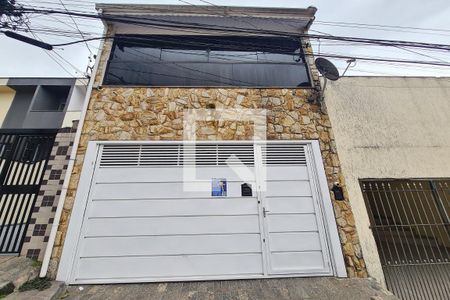 Casa à venda com 307m², 5 quartos e 4 vagas Casa à venda com 307m², 5 quartos e 4 vagasFachada