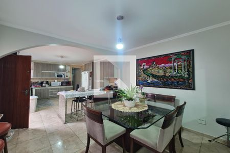 Casa à venda com 307m², 5 quartos e 4 vagas Casa à venda com 307m², 5 quartos e 4 vagasCozinha e sala de jantar