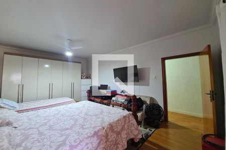 Casa à venda com 307m², 5 quartos e 4 vagas Casa à venda com 307m², 5 quartos e 4 vagasQuarto 2