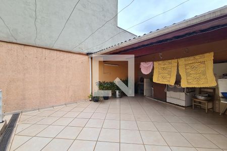 Casa à venda com 307m², 5 quartos e 4 vagas Casa à venda com 307m², 5 quartos e 4 vagasQuintal e area de serviço