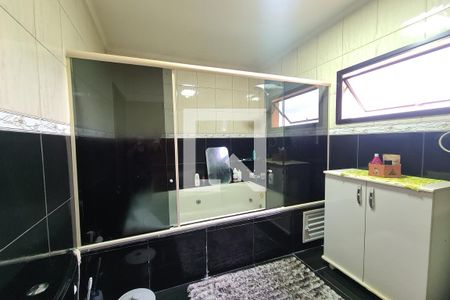 Casa à venda com 307m², 5 quartos e 4 vagas Casa à venda com 307m², 5 quartos e 4 vagasBanheiro da Suíte 2