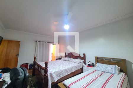 Casa à venda com 307m², 5 quartos e 4 vagas Casa à venda com 307m², 5 quartos e 4 vagasQuarto 2