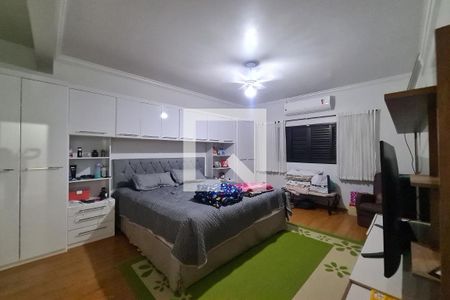 Casa à venda com 307m², 5 quartos e 4 vagas Casa à venda com 307m², 5 quartos e 4 vagasQuarto 3