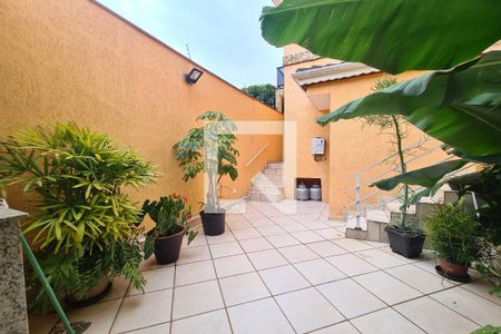Casa à venda com 307m², 5 quartos e 4 vagas Casa à venda com 307m², 5 quartos e 4 vagasQuintal