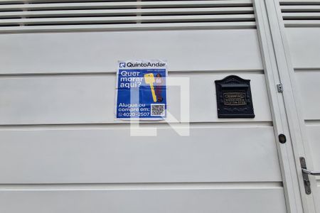 Casa à venda com 307m², 5 quartos e 4 vagas Casa à venda com 307m², 5 quartos e 4 vagasplaquinha